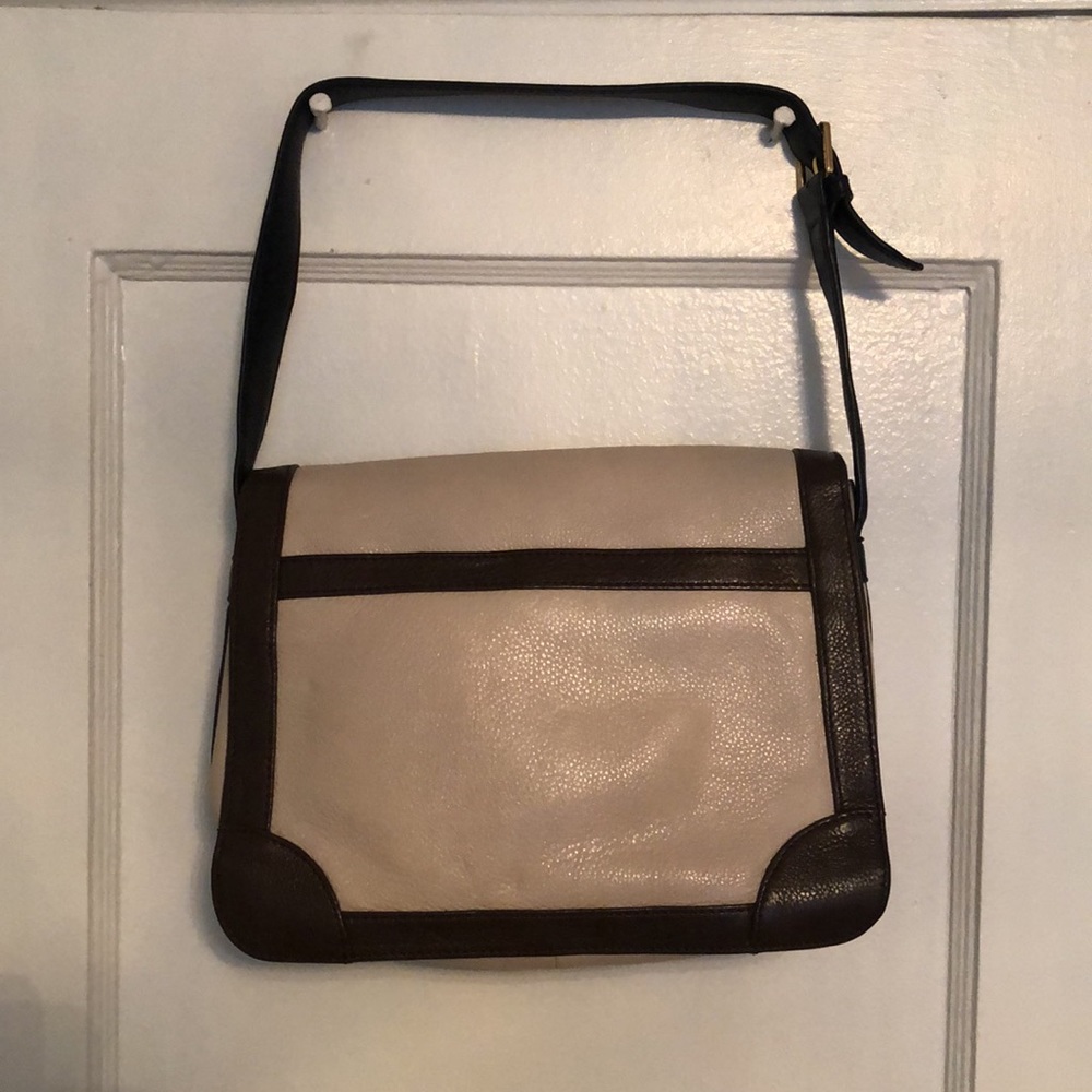 Tori Burch faux tan leather with brown detail - Picture 2 of 7